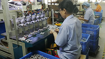 臺灣三巨散熱風扇生產(chǎn)場景照片 臺灣三巨散熱風扇生產(chǎn)場景照片